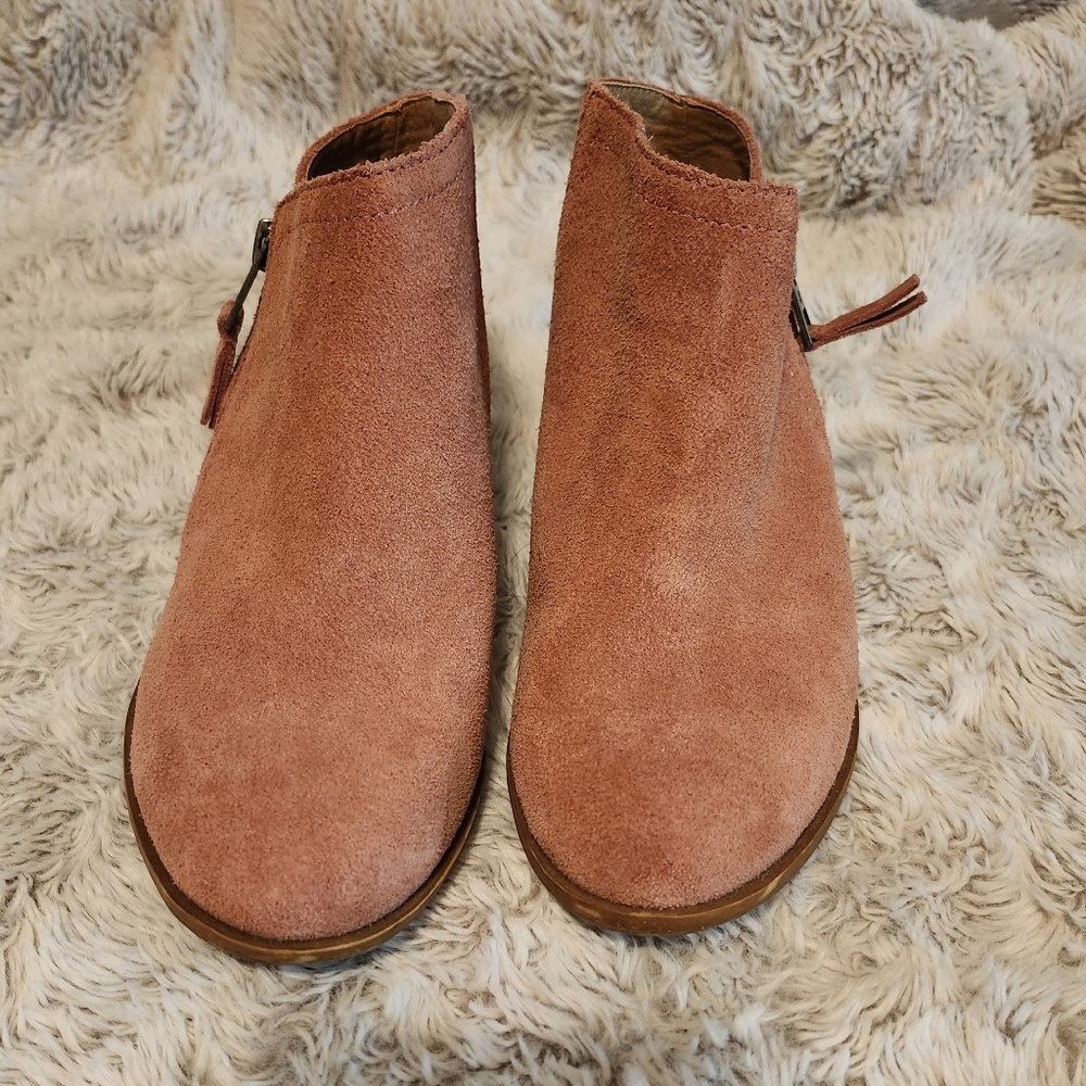 Lucky Brand size 6 Suede Ankle Booties in Canyon Rose